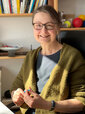 Martina Rapp an ihrem Arbeitsplatz